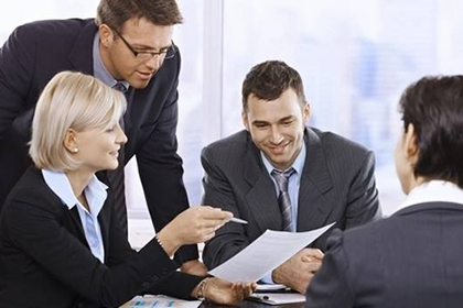 公司欠债后员工能否长期驻守？